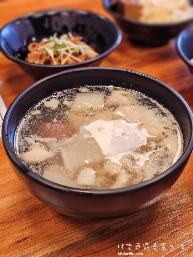 台中西屯區便當推薦_逢甲美食_鹿港洪爌肉飯逢甲店_平價便當_台中小吃推薦_綜合湯