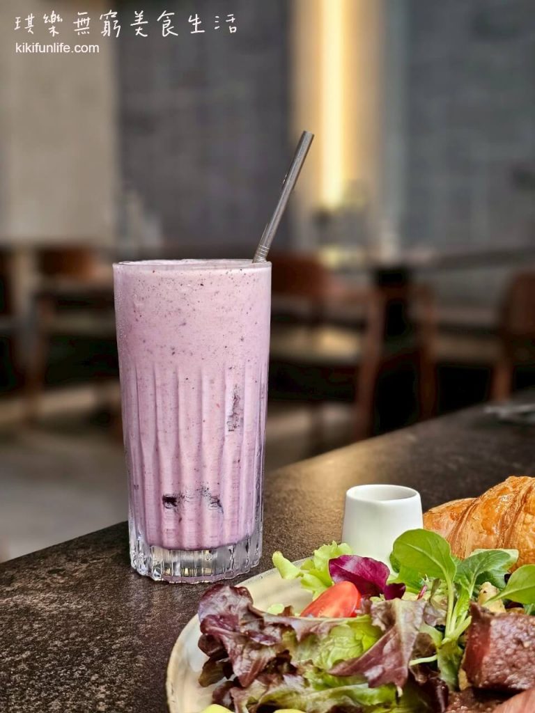 入厝Entry Coffee Bistro_台中早午餐推薦_好停車_不限時咖啡廳_台中早餐_台中咖啡_台中火車站美食_台中東區美食_台中東區餐酒館_台中lalaport附近美食_台中咖啡廳推薦_莓蕉男朋友_現打果汁牛奶