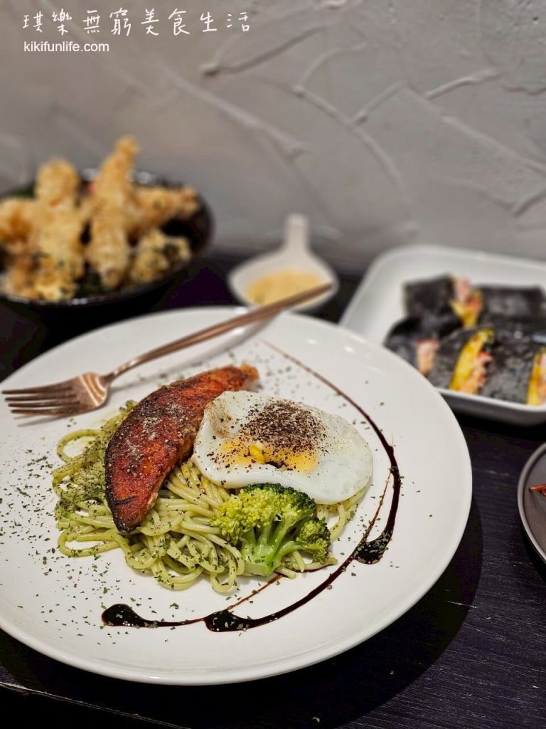 凱恩廚房_K.in Kitchen_台中宵夜推薦_南屯美食_南屯晚餐宵夜_台中美式漢堡_台中深夜美食_台中平價晚餐推薦_台中蛋餅推薦_文心森林公園美食_鮭魚青醬義大利麵