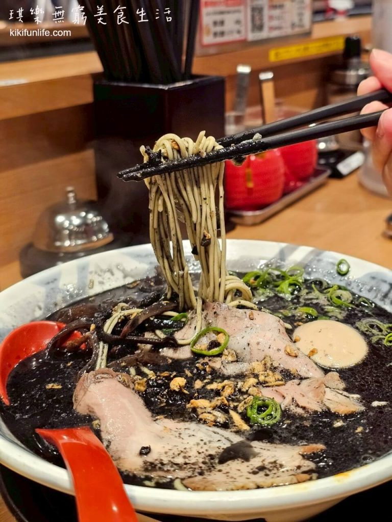 日本自由行_神戶一日遊_神戶行程規劃_神戶美食_神戶必吃美食_神戶餐廳推薦_三宮美食_神戶三宮拉麵_賀正軒拉麵_神戶拉麵推薦3_黑拉麵