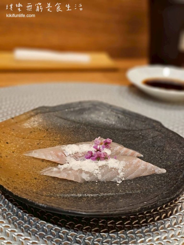 椿彩割烹壽司_台中日式料理_台中西區美食_台中餐廳推薦_台中日本料理_台中壽司_無菜單料理_台中無菜單日本料理_Omakase_板前壽司_精明一街美食_台中精明商圈餐廳推薦_富士山鉤吻鮭+紫蘇花+淡雪鹽