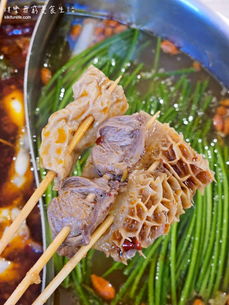 大吉籤PLUS+_麻辣串串鍋_潭子旗艦店_台中火鍋推薦_道地四川料理_潭子宵夜_台中餐廳_洲際棒球場附近美食_內臟類我推薦牛肚和豬大腸
