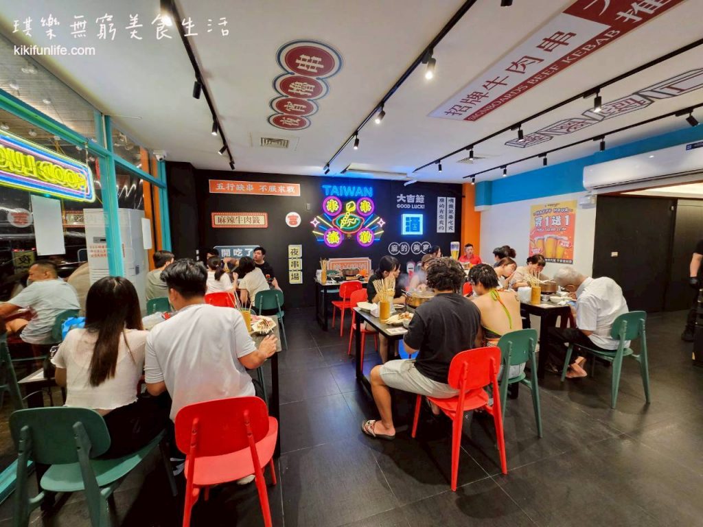 大吉籤PLUS+_麻辣串串鍋_潭子旗艦店_台中火鍋推薦_道地四川料理_潭子宵夜_台中餐廳_洲際棒球場附近美食_餐廳內部用餐區