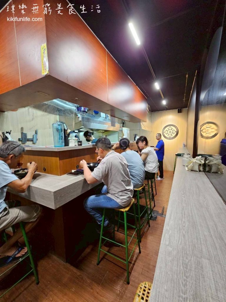 川田屋拉麵_店內裝潢_台中西屯美食推薦_逢甲夜市必吃_台中拉麵推薦_日本正宗博多豚骨拉麵_西屯日式料理_逢甲拉麵推薦