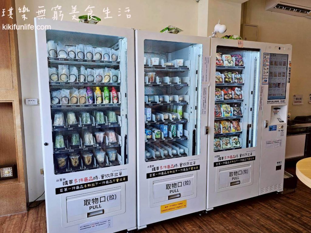 台中美食推薦_遊盒麵崇德店_自動販賣機_懶人美食_台中北屯宵夜推薦_韓國無人拉麵店_24小時自助泡麵店_無人泡麵店_台中宵夜推薦_北屯必吃