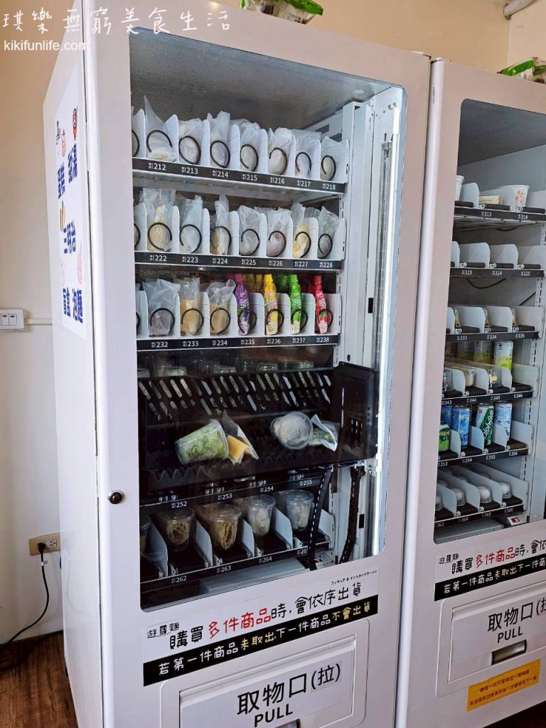 台中美食推薦_遊盒麵崇德店_自動販賣機_韓國泡麵機_懶人美食_台中北屯宵夜推薦_韓國無人拉麵店_24小時自助泡麵店_無人泡麵店_台中宵夜推薦
