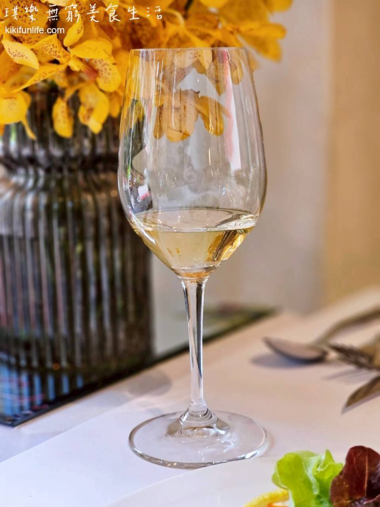 菲菲花園義式餐廳_台中西屯美食_台中約會餐廳_大墩路餐廳_台中義大利餐廳_台中義式料理_台中高級義式餐廳_台中紅酒友善餐廳_台中免開瓶費餐廳_法國坎城產區女神白酒