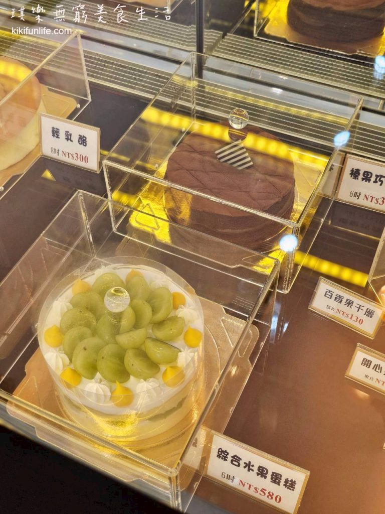 2度C Ni Guo逢甲店_倪菓手作千層蛋糕_手工千層蛋糕_台中甜點外帶_台中下午茶推薦_台中美食_台中伴手禮_彌月禮盒_彌月蛋糕_台中生日蛋糕_戚風蛋糕_蛋糕展示櫃