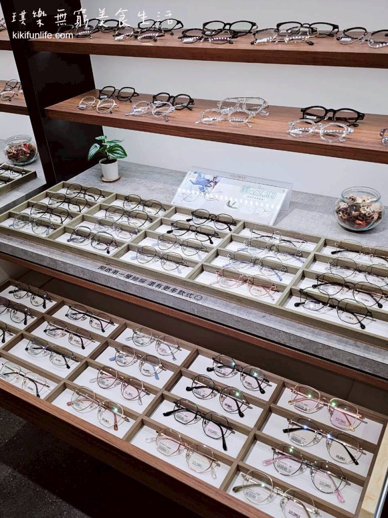 台中配眼鏡推薦_SOLOMAX快時尚眼鏡_誠品台中480店_店內環境_誠品480_快速配鏡_台中西屯眼鏡行推薦_抗藍光眼鏡_平價眼鏡品牌2