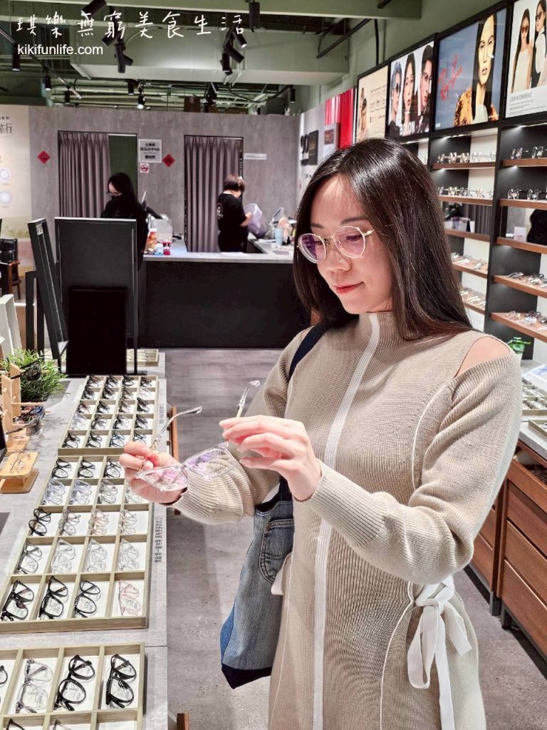 台中配眼鏡推薦_SOLOMAX快時尚眼鏡_誠品台中480店_30分鐘快速配鏡_台中西屯眼鏡行推薦_抗藍光眼鏡_平價眼鏡品牌2