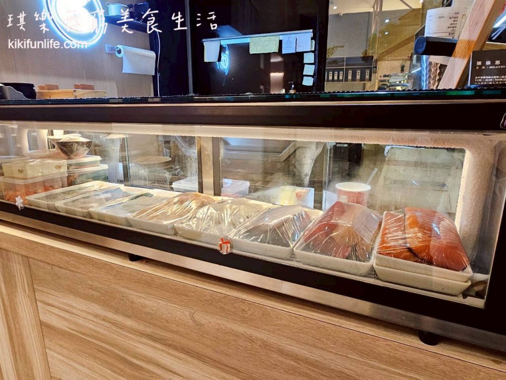 台中美食_台中南屯美食_台中餐廳推薦_台中火鍋推薦_台中必吃鍋物_日式料理_台中日本料理推薦_海港匠鍋_活體海鮮火鍋_日本空運生魚片刺身