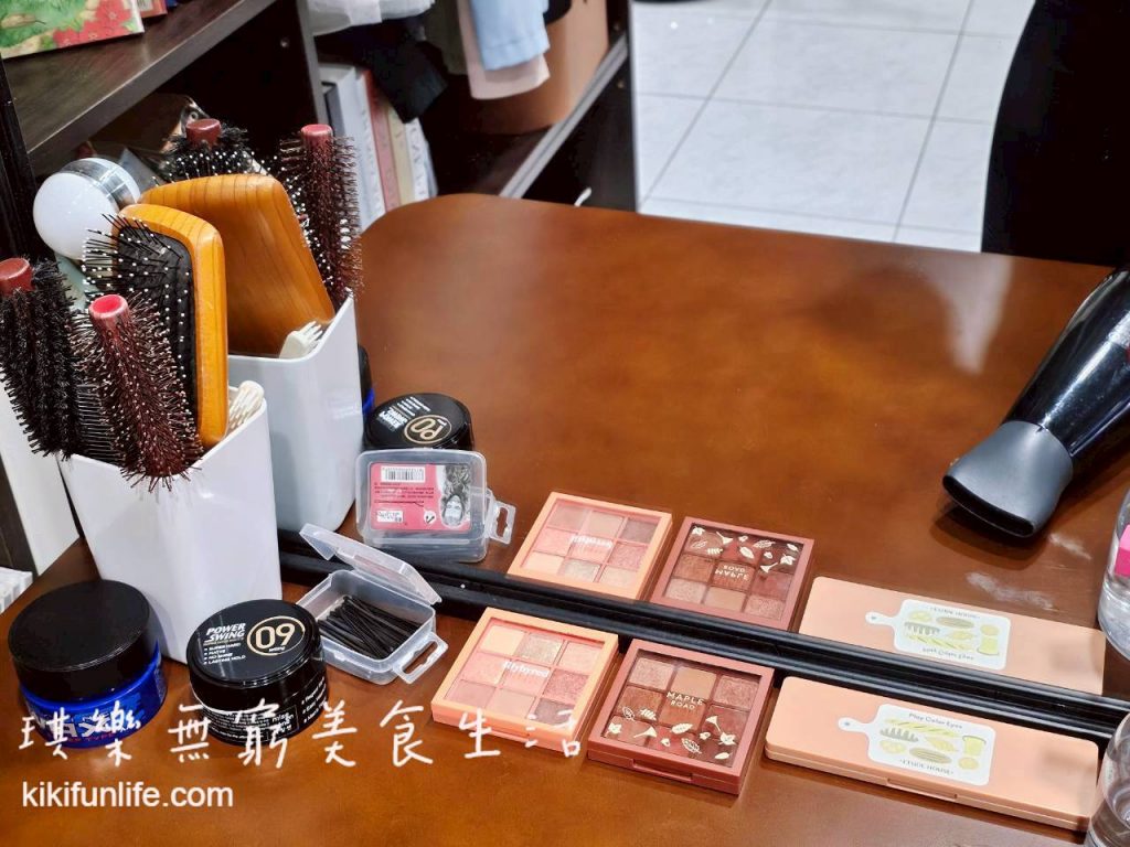 韓菓工作室_梳妝道具_韓式證件照推薦_台中證件照_美顏證件照_大頭照_台中攝影工作室_證件照快拍_護照_台胞證_快速取件