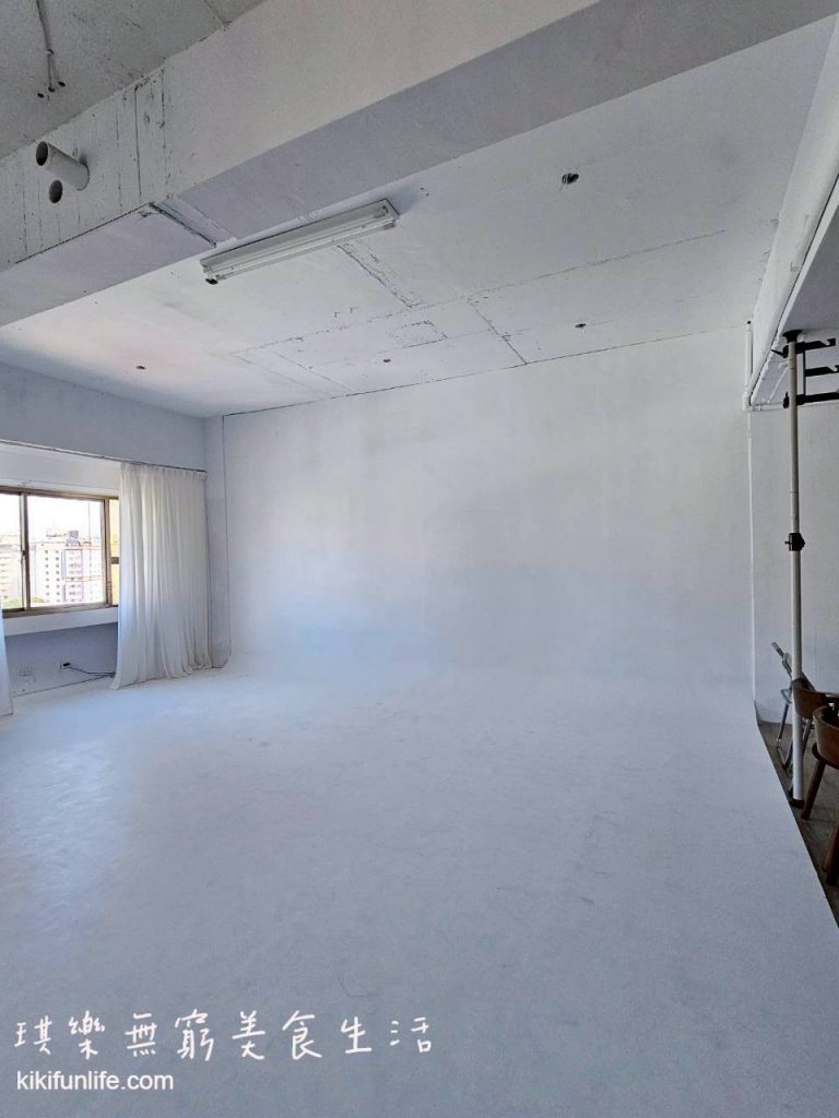 韓菓工作室_台中全家福攝影_全家福寫真_家庭寫真_親子寫真_情侶寫真推薦_全白無縫牆