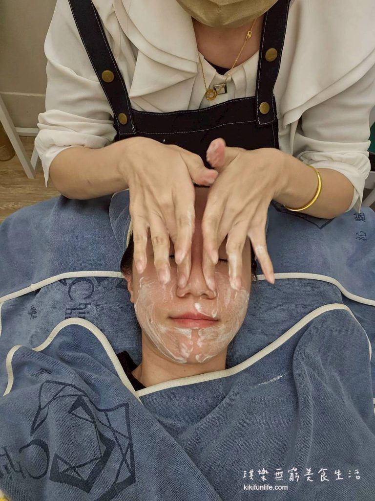 Chin Charm沁魅美學_台中做臉推薦_台中平價做臉_手工清粉刺_天使微晶課程