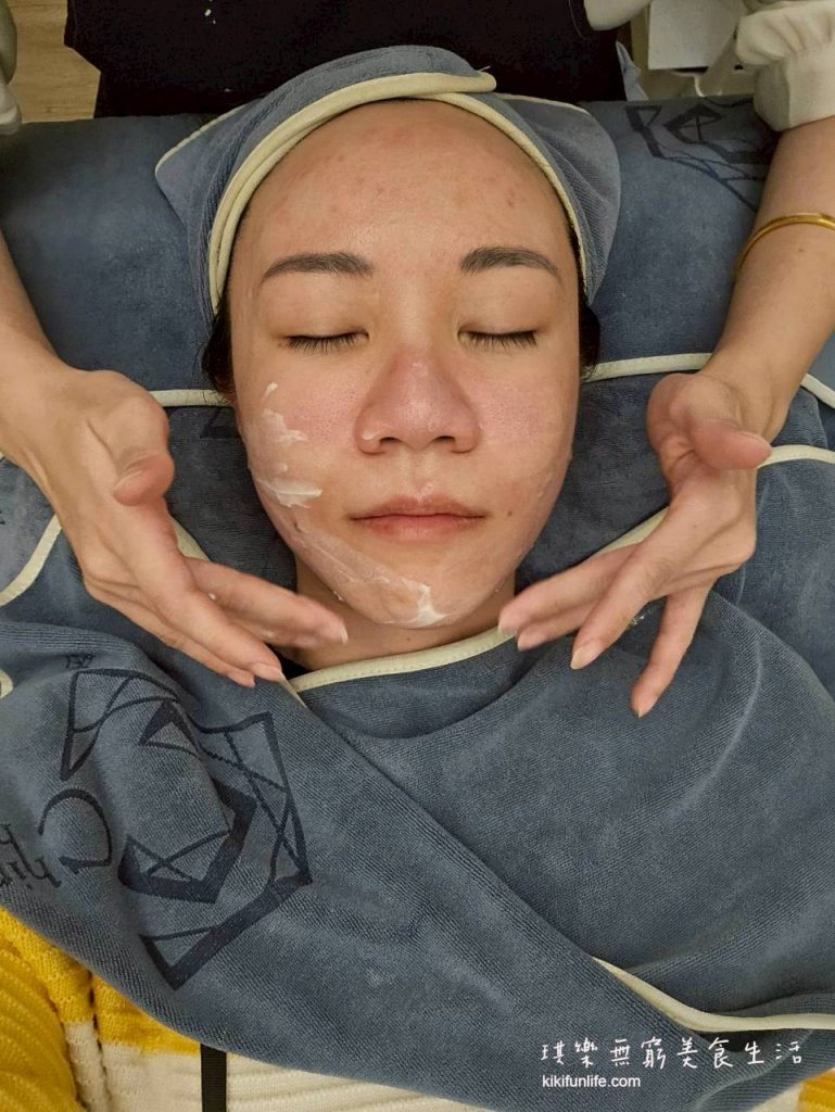 Chin Charm沁魅美學_台中做臉推薦_台中平價做臉_手工清粉刺_天使微晶課程_微晶藻針霜按摩