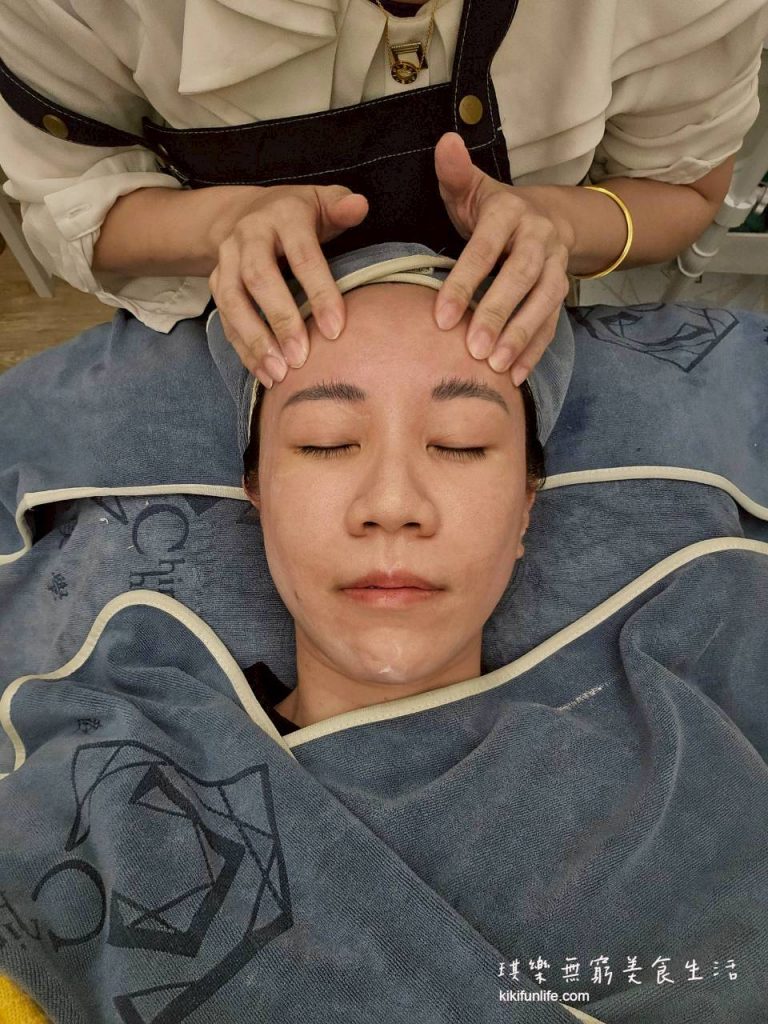 Chin Charm沁魅美學_台中做臉推薦_台中平價做臉_手工清粉刺_天使微晶課程_去角質按摩