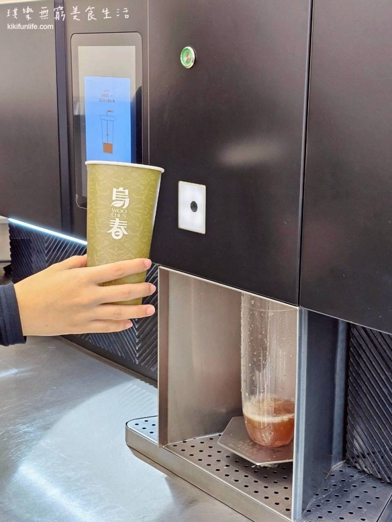 烏春WOO CHUN_茶飲專賣店_台中學士店_台中手搖飲推薦_台中必喝飲料店_智能調茶系統_AI泡茶機_奶茶機