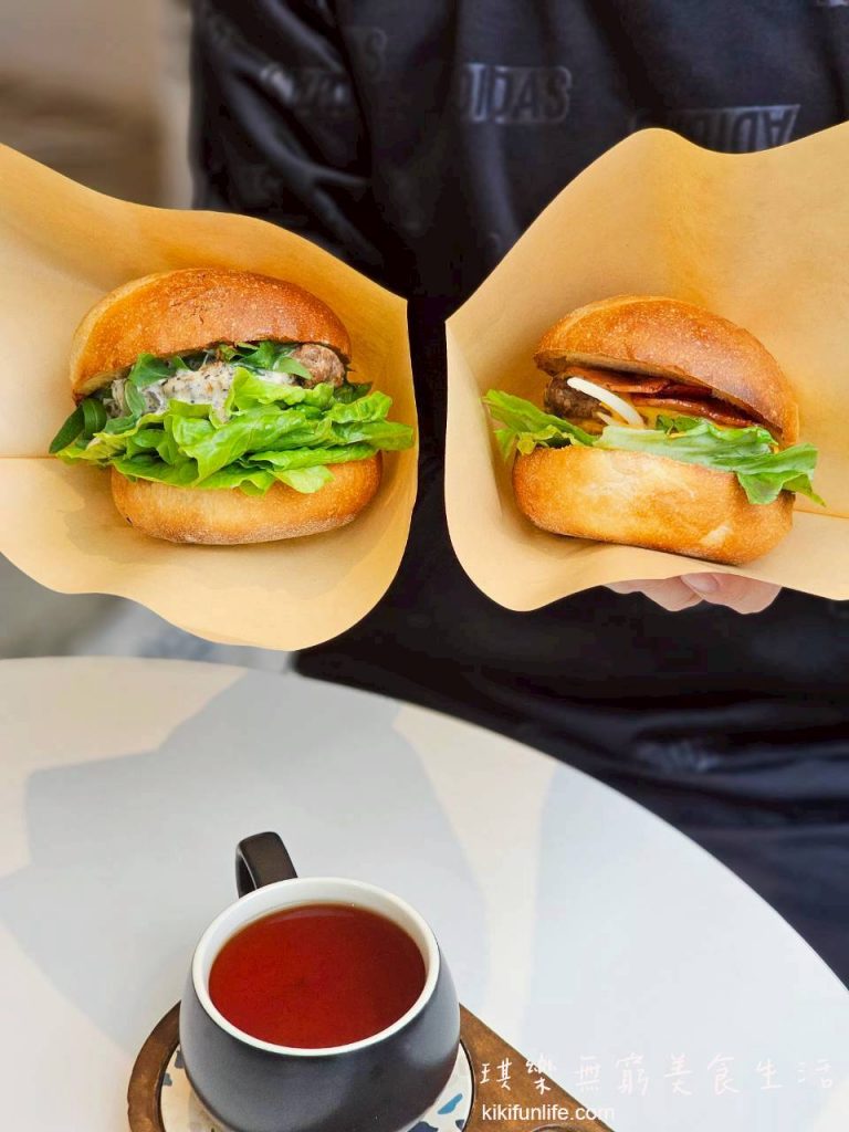 台中西區早午餐_L'espace老陳小圓法漢堡專賣店_好吃漢堡推薦_辣味培根起司牛肉漢堡＿松露牛肉佐芝麻葉漢堡_台中平價早午餐_美術館綠園道餐廳推薦