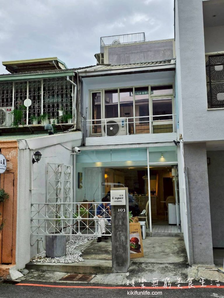 台中西區早午餐_L'espace老陳小圓法漢堡專賣店_漢堡推薦_台中美術館平價美食_台中美術館附近餐廳推薦