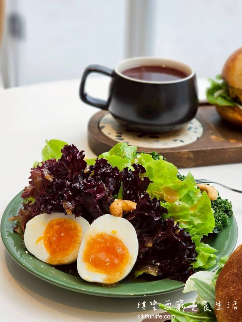 台中西區早午餐_L'espace老陳小圓法漢堡專賣店_好吃漢堡推薦＿歐式生菜沙拉_台中平價早午餐_美術館綠園道餐廳推薦