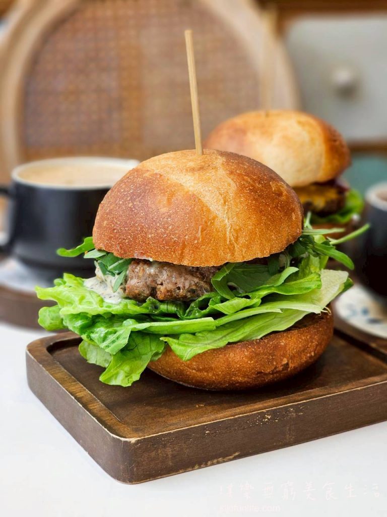 台中西區早午餐_L'espace老陳小圓法漢堡專賣店_好吃漢堡推薦_松露牛肉佐芝麻葉漢堡_台中平價早午餐_美術館綠園道餐廳推薦