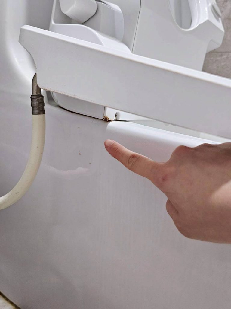 馬桶髒污分析_馬桶座與蓋的接縫處灰塵