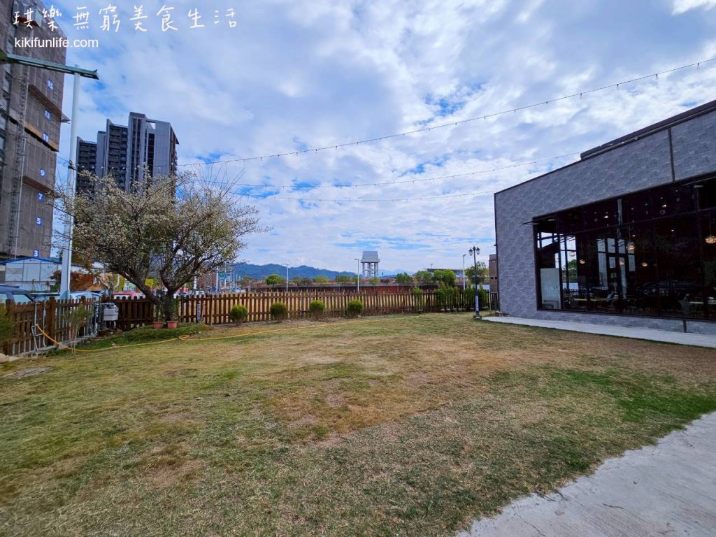 野沐私房菜_台中寵物餐廳推薦_台中寵物可以跑的地方_台中寵物泳池推薦_台中有大草皮的餐廳