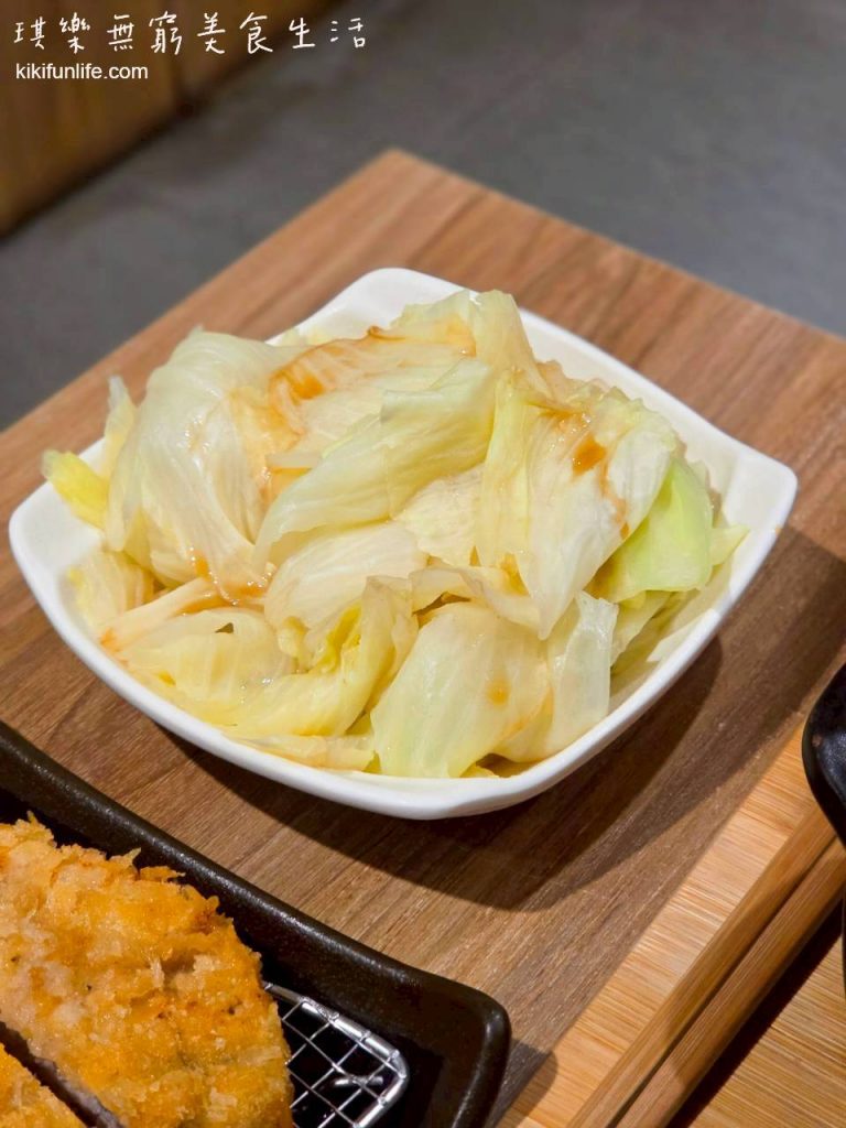 台中拉麵推薦_信川屋_博多豚骨拉麵店_旬野輕蔬_美村路拉麵_燙高麗菜_燙青菜