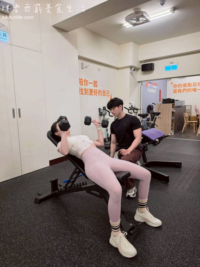 宣教練團隊_台中免月費健身房_上斜啞鈴臥推教學_自由重量