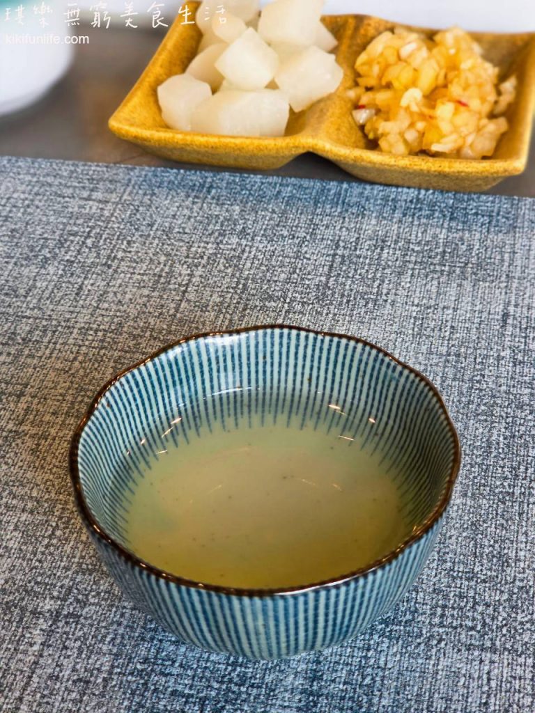 明水然樂_台中星級店_台中鐵板料理_蒜蜆高湯以蜆仔與蒜頭熬煮
