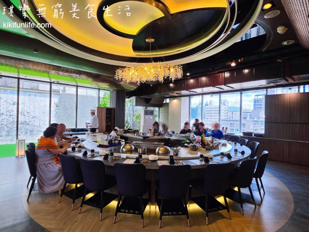 明水然樂_台中星級店_西屯高級餐廳_日式木質裝潢與環形鐵板座席用餐環境