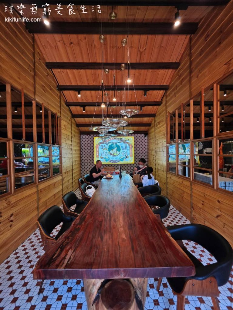 虎珍堂森之院_雲林旅遊_木造室內用餐區與大木桌