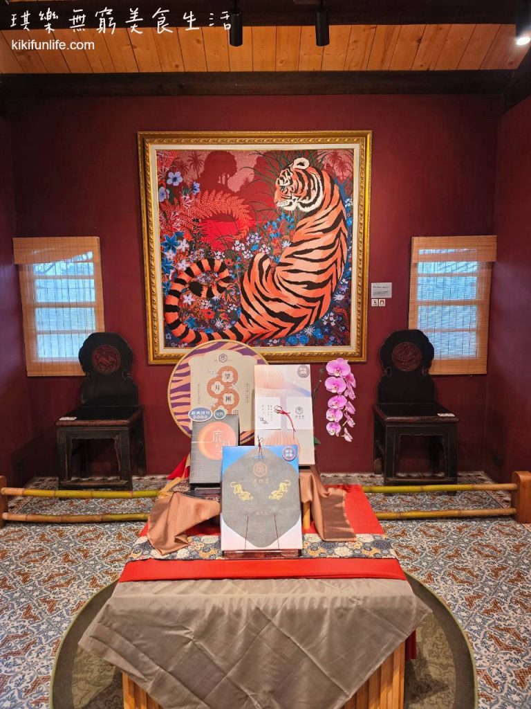 虎珍堂森之院_雲林必買_伴手禮展示區猛虎刺繡與禮盒陳列