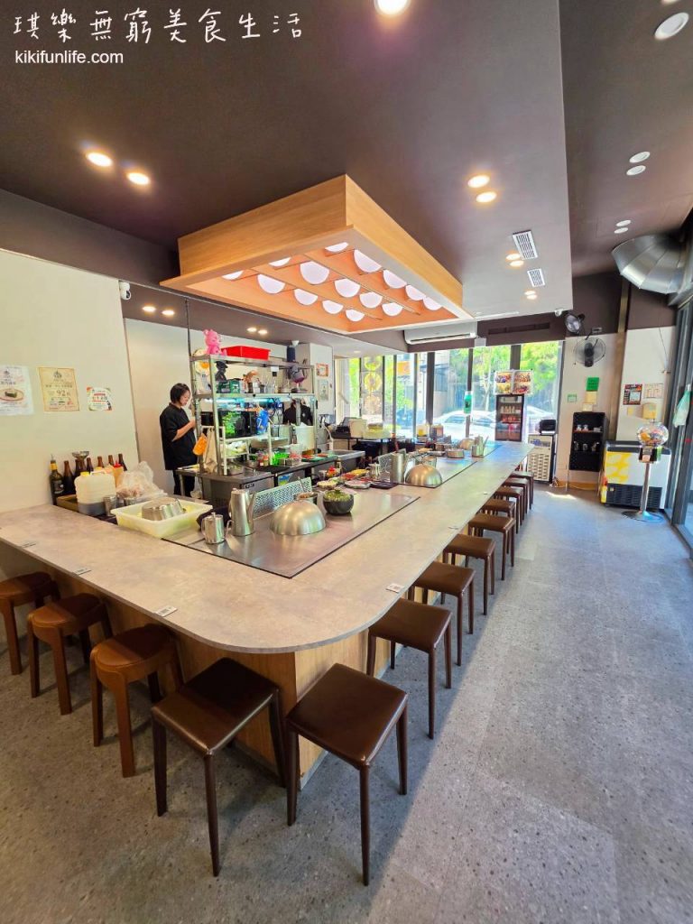三木鐵板燒_台中約會餐廳_一樓板前用餐空間_鐵板料理檯與吧台座位