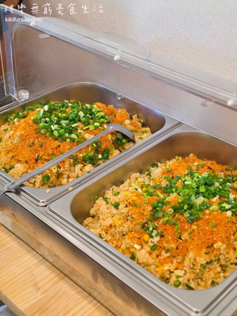三木鐵板燒_台中午餐推薦_限量現炒鐵板炒飯_蔥花與魚卵配料