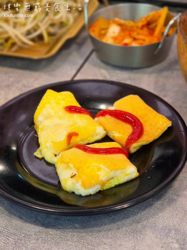 三木鐵板燒_台中鐵板燒美食_香濃起司蛋_鐵板蛋捲_半融化起司與番茄醬
