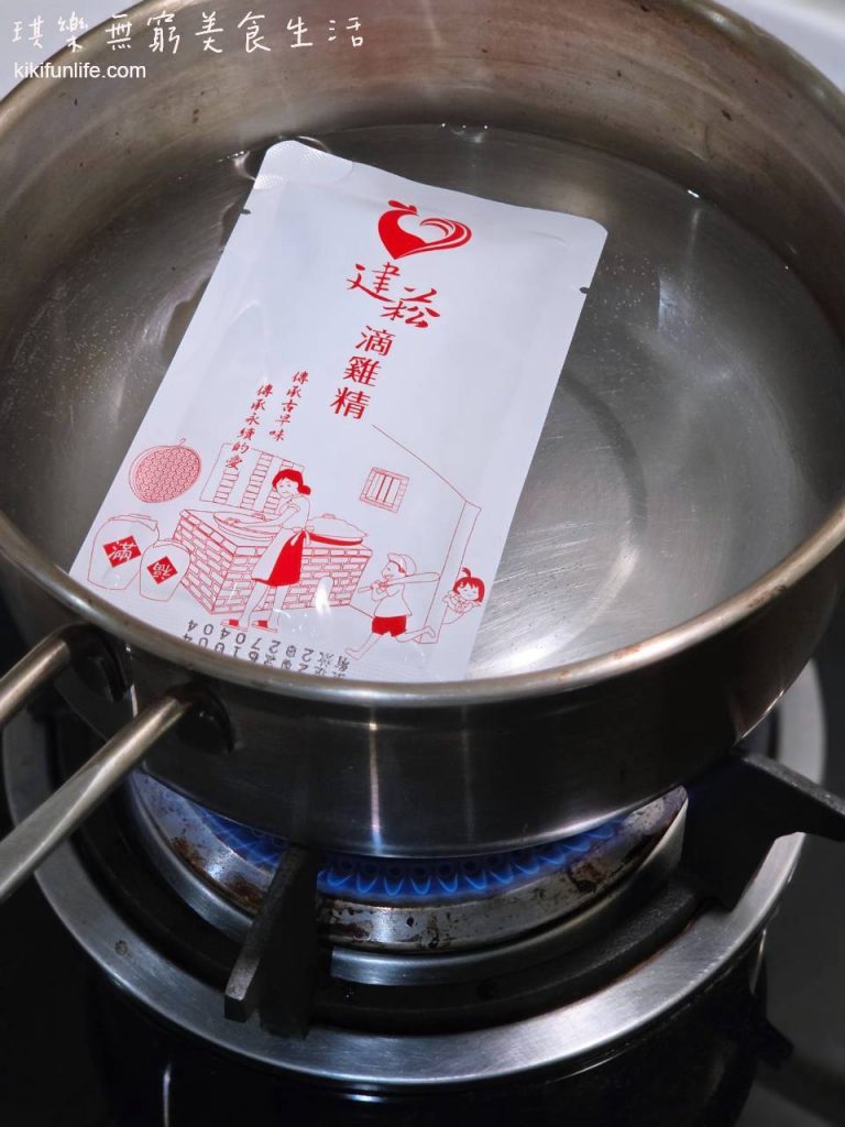 建菘滴雞精_滴雞精喝法_耐熱鋁箔包放入熱水隔水加熱_方便飲用