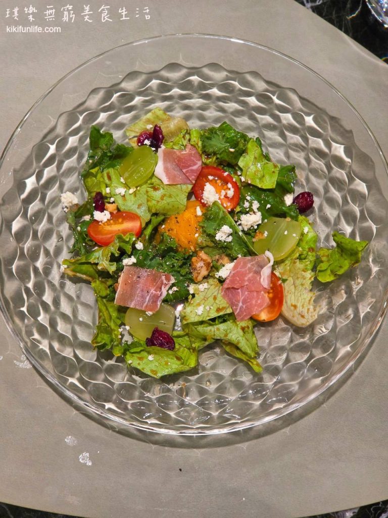 夏登法式鐵板燒_台中無菜單料理_台中約會餐廳_金秋南瓜菲塔起司花園沙拉_南瓜葡萄蔓越莓與菲塔起司搭配新鮮生菜